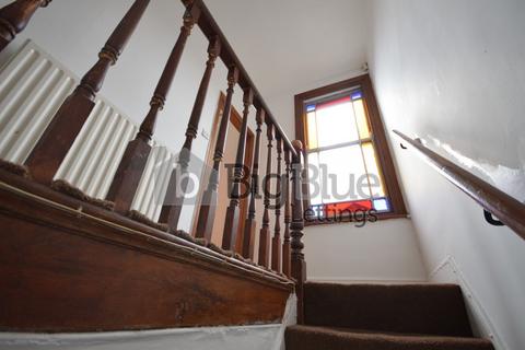3 bedroom terraced house to rent, 219 Cardigan Lane, Hyde Park, Leeds LS6