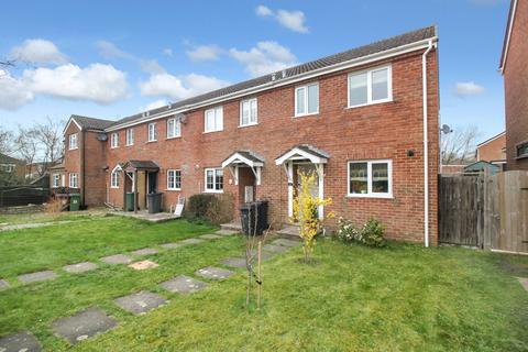 2 bedroom end of terrace house for sale - 22 Pennington Close, Colden Common, Winchester