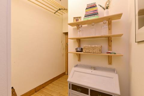 18/12 Beaverhall Road, Edinburgh, EH7 4JE