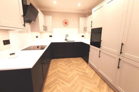 2 bedroom flat to rent - Castledene Court, South Gosforth, Newcastle upon Tyne, NE3