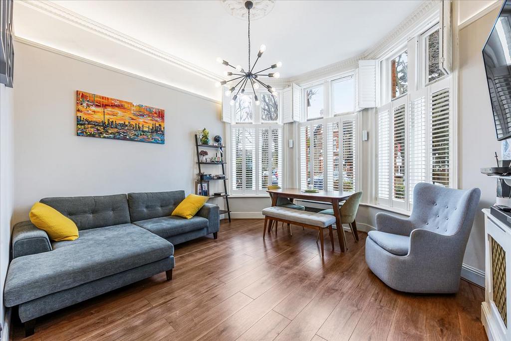 Hamilton Road, Ealing, London, W5 2 bed flat for sale £650,000