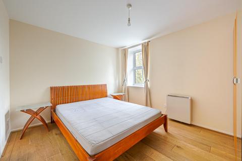 2 bedroom flat to rent, 146 Clapham Park Road, London SW4
