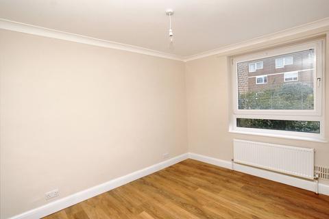 2 bedroom flat to rent - Hersham Road, Walton-on-Thames KT12