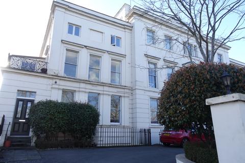 1 bedroom flat for sale, Hampton Court Road, East Molesey, KT8 9BD