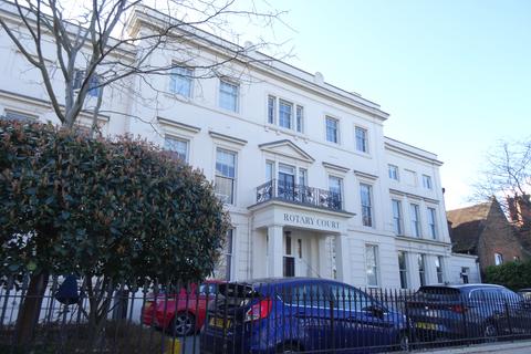 1 bedroom flat for sale, Hampton Court Road, East Molesey, KT8 9BD