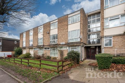 3 bedroom flat to rent - Lakeview Court, E4
