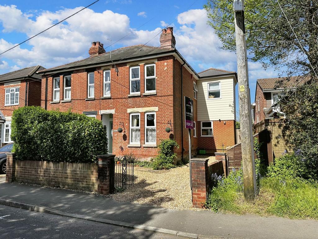 Main Road, Marchwood, SO40 3 bed semidetached house for sale £429,950