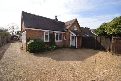 3 bedroom chalet to rent, Level Mare Lane, Eastergate, Chichester, PO20