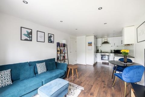 Flat 3, Chestnut Court, 60 Bonehurst Road, Horley, RH6 8QG