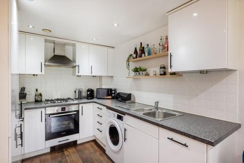 Flat 3, Chestnut Court, 60 Bonehurst Road, Horley, RH6 8QG