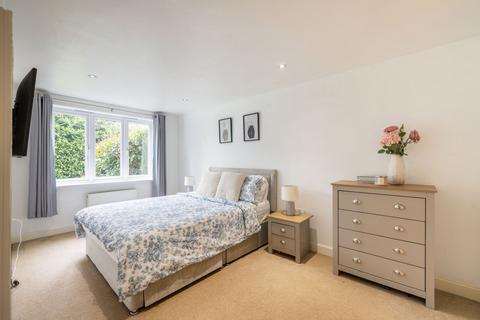 Flat 3, Chestnut Court, 60 Bonehurst Road, Horley, RH6 8QG