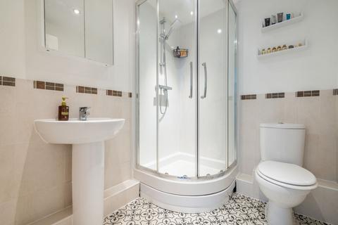 Flat 3, Chestnut Court, 60 Bonehurst Road, Horley, RH6 8QG
