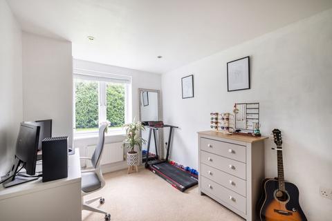 Flat 3, Chestnut Court, 60 Bonehurst Road, Horley, RH6 8QG