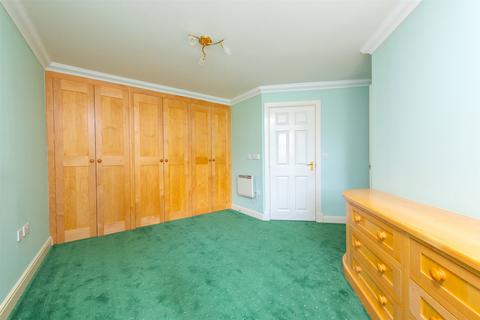 2 bedroom retirement property for sale, London Road, Camberley, Surrey, GU15