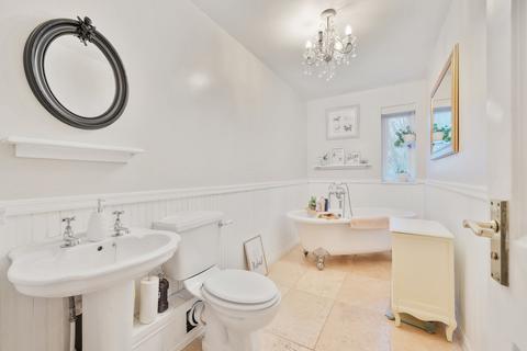 12 Scawen Close, Carshalton, SM5 2TZ