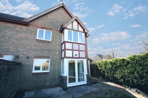 1 bedroom end of terrace house for sale, Howe Drive, Caterham