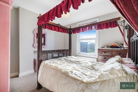 169b Bathurst Gardens, London, NW10 5JJ