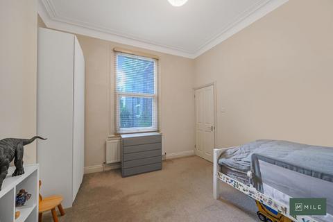 2 bedroom ground floor flat for sale, Bathurst Gardens, London NW10