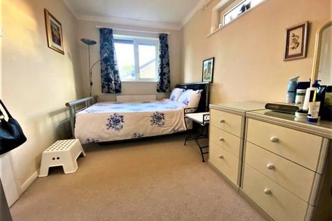 4 bedroom detached house to rent, Westmead, Woking GU21
