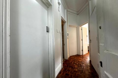 3 bedroom flat share to rent - Elgin Avenue, London W9