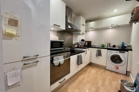 2 bedroom apartment to rent, Goldsworth Road, Woking GU21