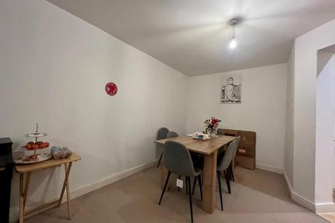 2 bedroom apartment to rent, Goldsworth Road, Woking GU21