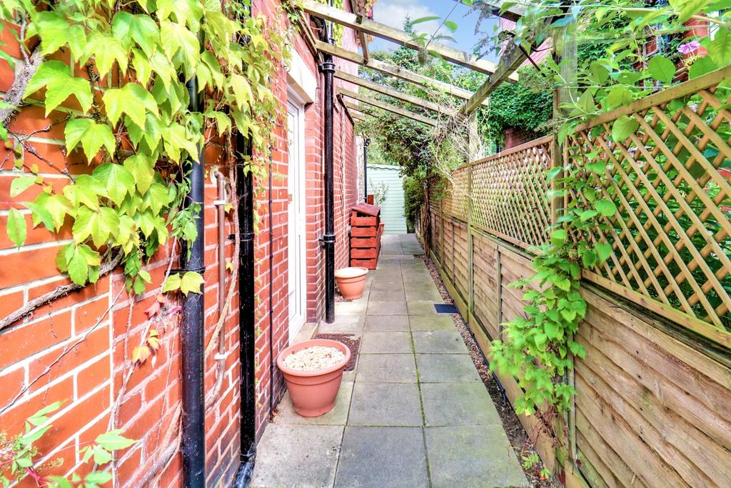 Side-passage-pg-