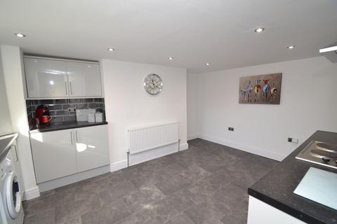 2 bedroom end of terrace house for sale, Greengates, Greengates BD10