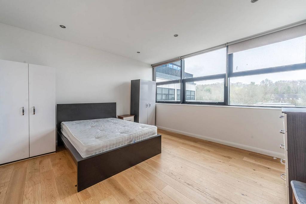 Northolt Road, South Harrow, Harrow, HA2 2 bed flat for sale £390,000