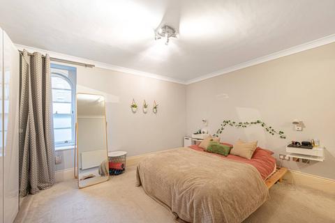 2 bedroom flat for sale, Princess Park Manor, Friern Barnet, London, N11