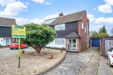 3 bedroom semi-detached house for sale, Barham Close, Bromley