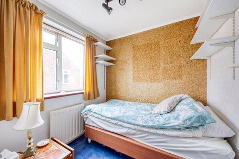 5 Barham Close, Bromley, BR2 8LU