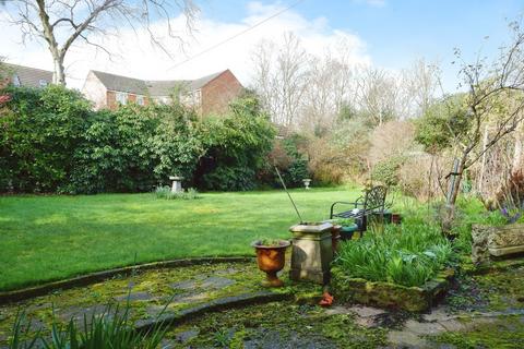 35 Forest Close, Sutton Coldfield, B74 2JY