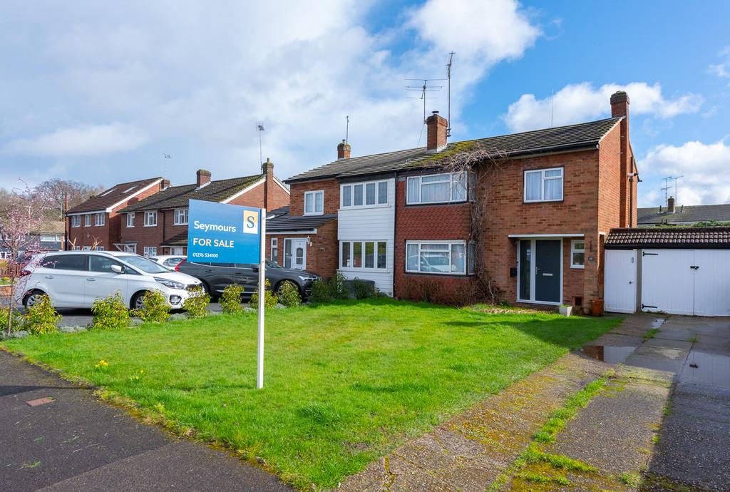 Myrtle Drive, Camberley GU17 3 bed semidetached house for sale £430,000