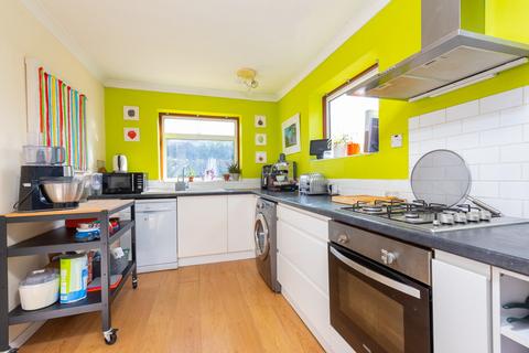 10 Myrtle Drive, Blackwater, Camberley, GU17 0JL
