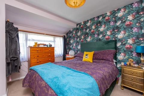 10 Myrtle Drive, Blackwater, Camberley, GU17 0JL