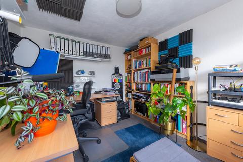 10 Myrtle Drive, Blackwater, Camberley, GU17 0JL