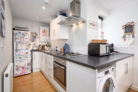 2 bedroom flat for sale - Sandy Lane, Walton on Thames