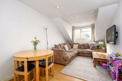 2 bedroom flat for sale, Sandy Lane, Walton on Thames