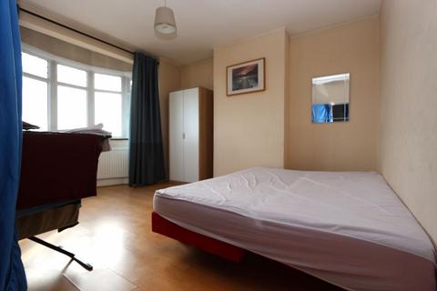 House share to rent - North Circular Road, Palmers Green N13