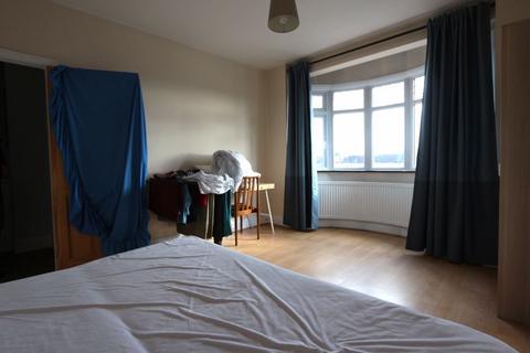 House share to rent - North Circular Road, Palmers Green N13
