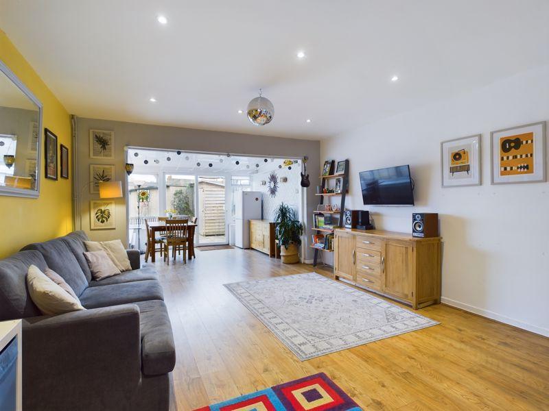 CATERHAM ON THE HILL 3 bed semidetached house for sale £400,000
