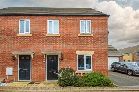 3 bedroom terraced house to rent, Cornflower Crescent, Oakham LE15