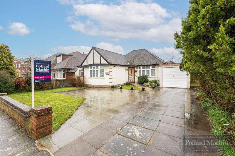 Mitchley Hill, Sanderstead, Surrey 3 bed detached bungalow for sale £
