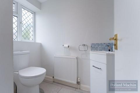 3 Mitchley Hill, South Croydon, CR2 9HE