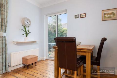 3 Mitchley Hill, South Croydon, CR2 9HE