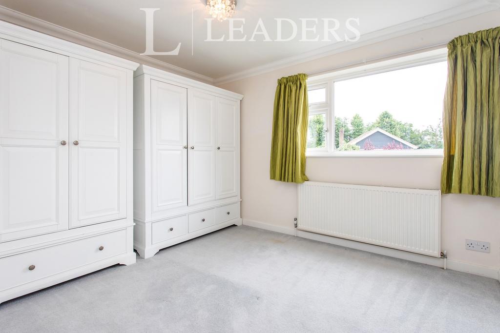 *JUST REDUCED* Coniston Way, Reigate... 4 bed detached house £2,995