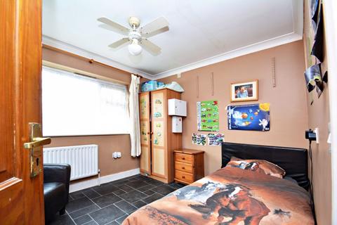 4 bedroom semi-detached house for sale, Minster Road, Minster