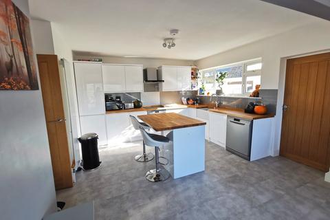 17 Beach Road, Kewstoke, Weston-super-mare, BS22 9UZ