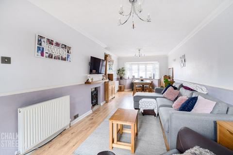 4 bedroom terraced house for sale - Lime Close, Romford, RM7
